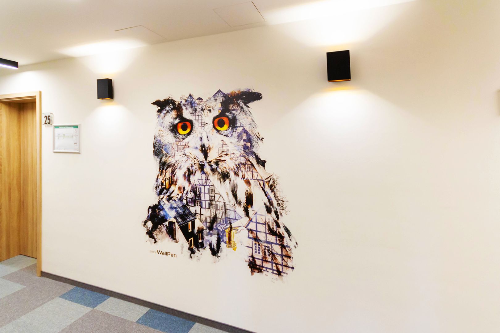 Nachher - Künstlerische Eulen-Wandgestaltung Wanddruck Eule Kunstmotiv Hotel fotorealistisch Schweiz